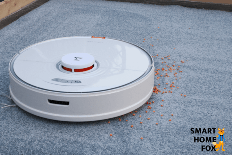 Roborock S7 removes lentils from a high pile carpet in the suction test